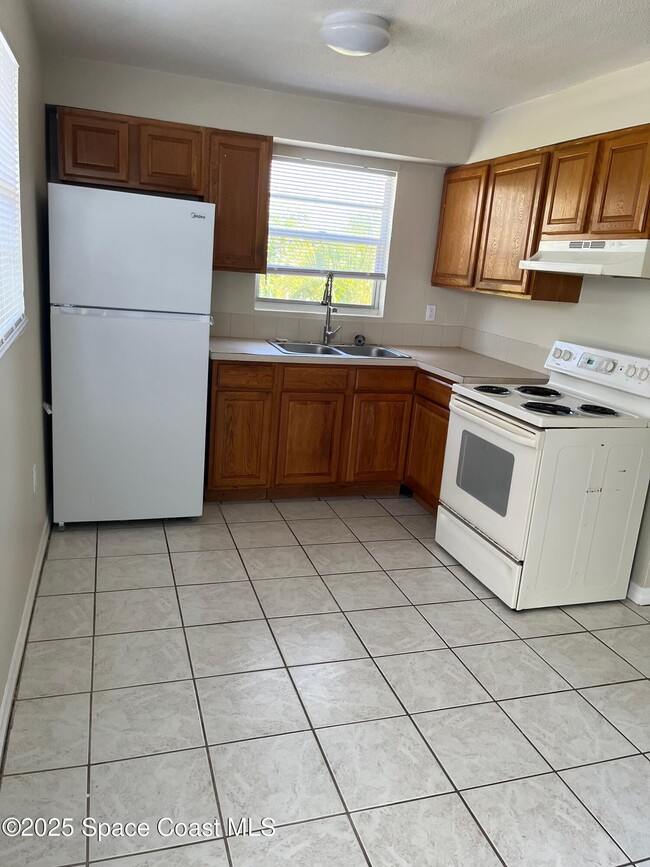 208 Pierce Ave in Cape Canaveral, FL - Building Photo - Building Photo