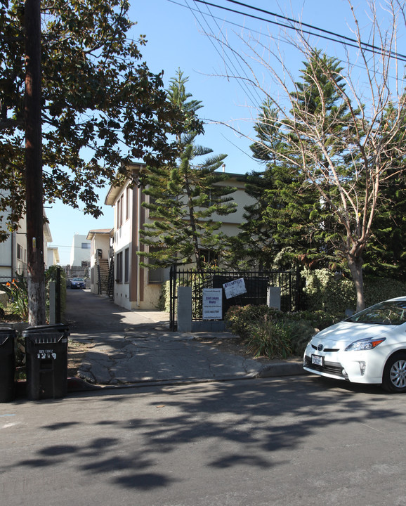 1233 N Ardmore Ave in Los Angeles, CA - Building Photo