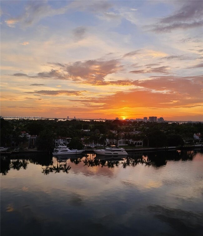 5750 Collins Ave, Unit C in Miami Beach, FL - Foto de edificio - Building Photo