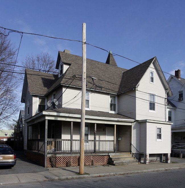 6 Holman St in Attleboro, MA - Foto de edificio - Building Photo