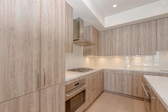 2047 Westcreek Ln in Houston, TX - Building Photo - Building Photo