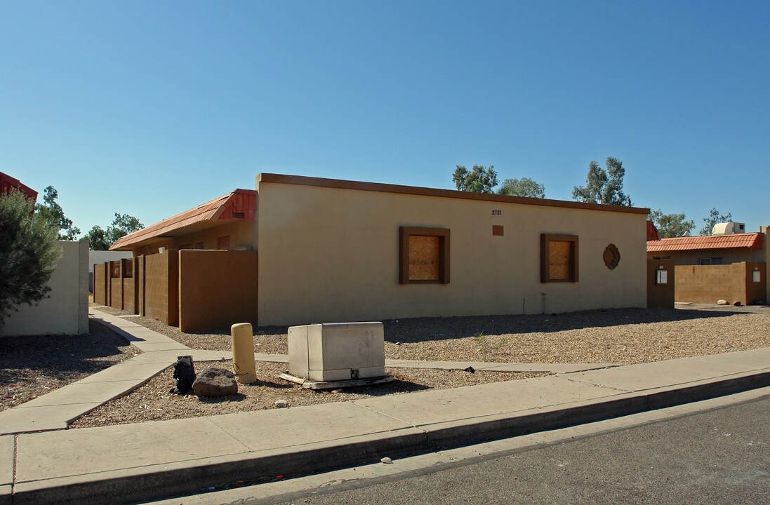 2721 E Marconi Ave in Phoenix, AZ - Building Photo