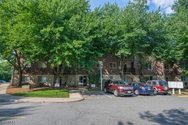 305 Federal Hill Rd in Pompton Lakes, NJ - Building Photo - Building Photo