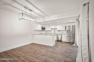 10462 Big Tree Cir E in Jacksonville, FL - Building Photo - Building Photo