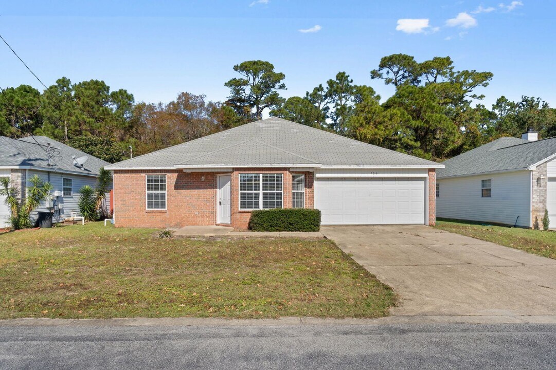 766 Pearl Sand Dr in Mary Esther, FL - Building Photo