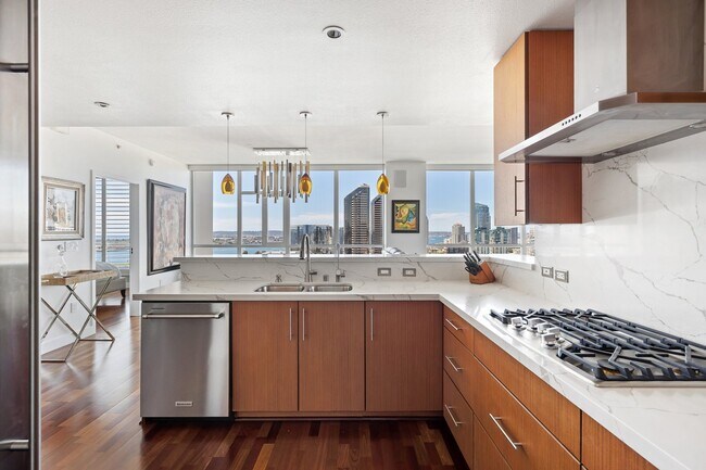 325 Seventh Ave, Unit Unit 2204 in San Diego, CA - Foto de edificio - Building Photo