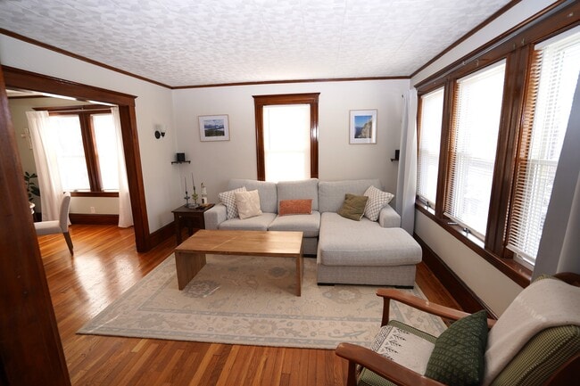 15 Perthshire Rd, Unit 1 in Boston, MA - Building Photo - Building Photo