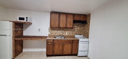 631 N 67th Ave-Unit -0 in Hollywood, FL - Building Photo - Building Photo