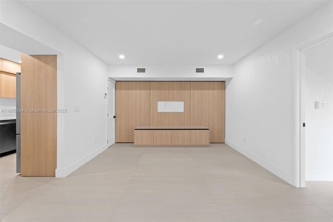 11089 SW 69th Terrace in Miami, FL - Building Photo - Building Photo