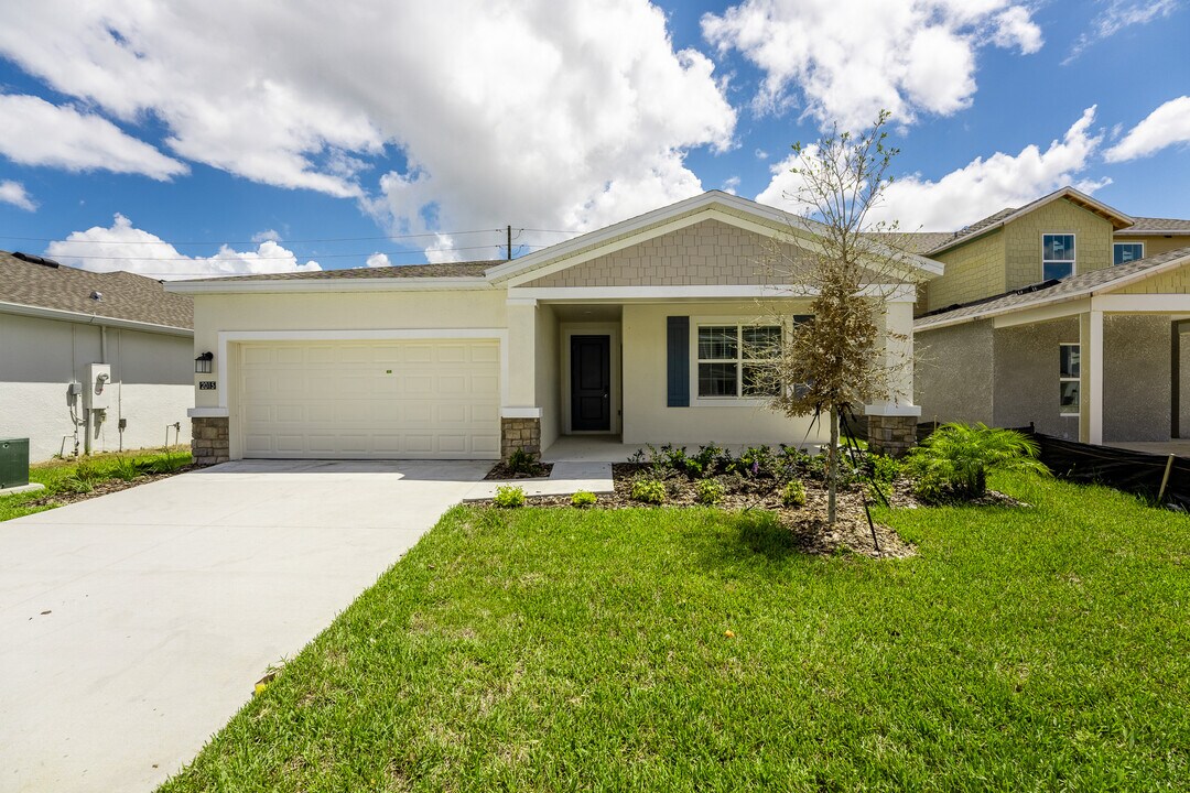 2015 Punch Bowl Ave in Davenport, FL - Building Photo