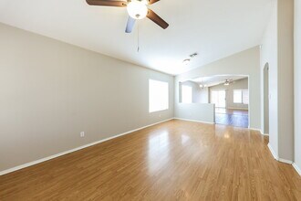 13221 W Acapulco Ln in Surprise, AZ - Foto de edificio - Building Photo