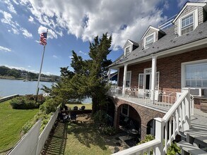 700 Steamboat Rd in Greenwich, CT - Building Photo - Building Photo