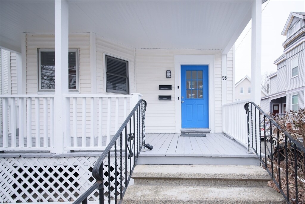 96 Washington St in Malden, MA - Building Photo