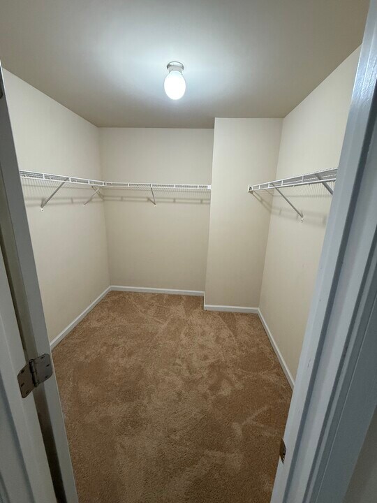 5881 San Gabriel Ln in Atlanta, GA - Building Photo