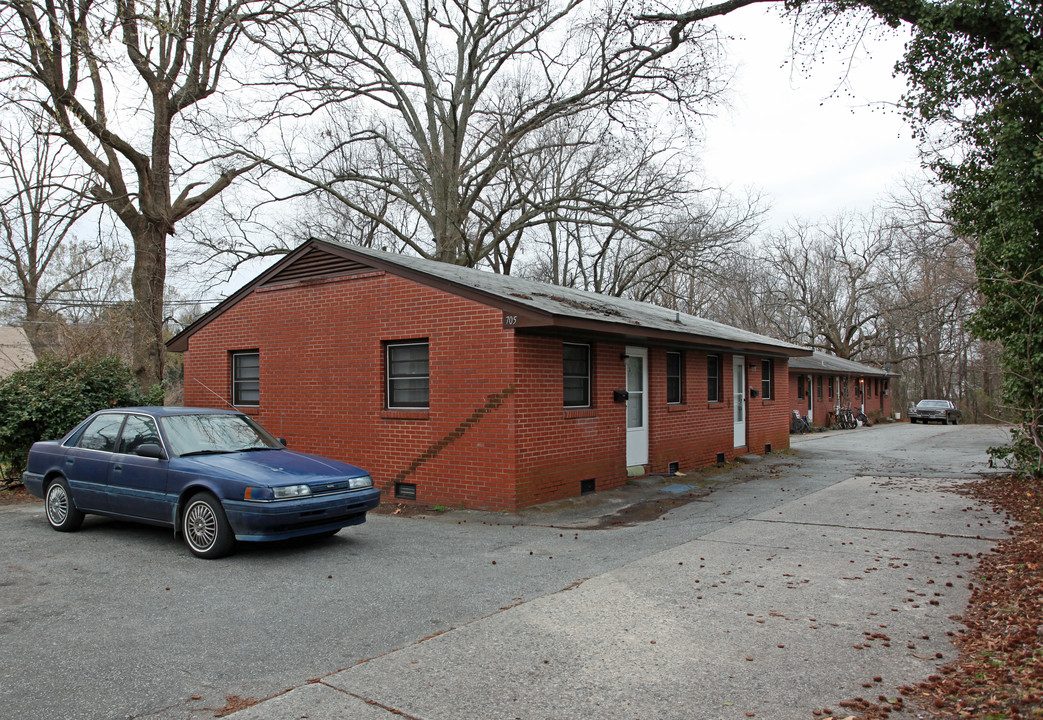 705 Chestnut St in Greensboro, NC - Building Photo