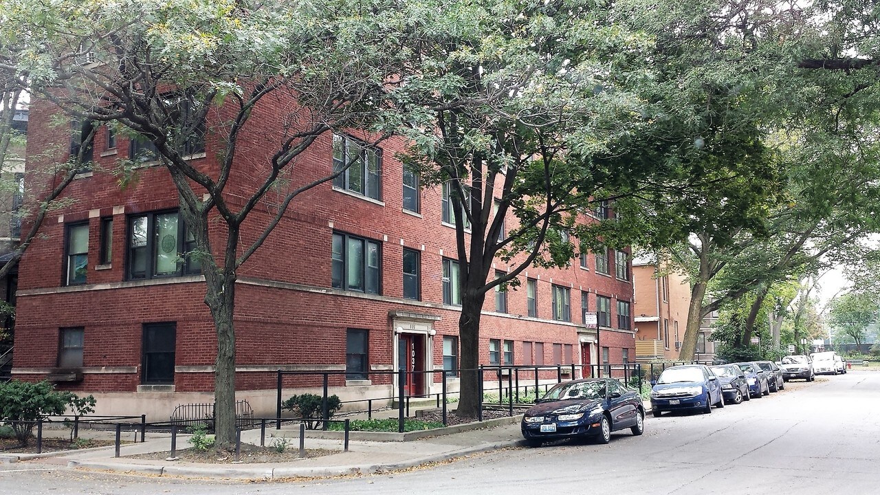 1037 W Byron St in Chicago, IL - Building Photo