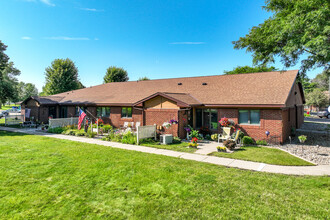 Westview Village (55+ Community) in Willmar, MN - Foto de edificio - Building Photo