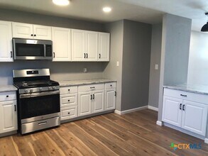 2316 N Austin St in Seguin, TX - Building Photo - Building Photo