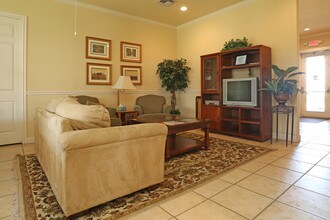 Parkway Senior Apartments in Pasadena, TX - Foto de edificio - Interior Photo