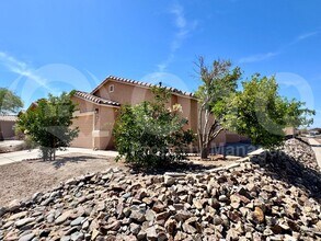 2152 W Burlwood Way in Tucson, AZ - Building Photo - Building Photo