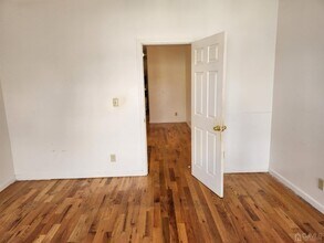 68 Llewellyn Ave-Unit -2nd in West Orange, NJ - Building Photo - Building Photo