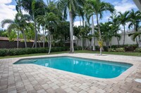 21 Little Harbor Way in Deerfield Beach, FL - Foto de edificio - Building Photo