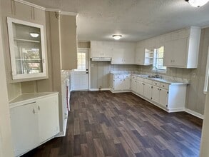 207 Lakeview Dr in Tupelo, MS - Building Photo - Building Photo