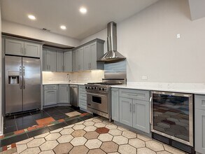 160 W Burton Pl in Chicago, IL - Foto de edificio - Building Photo