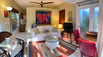 2519 Lincoln Ave, Unit COTTAGE in Miami, FL - Building Photo