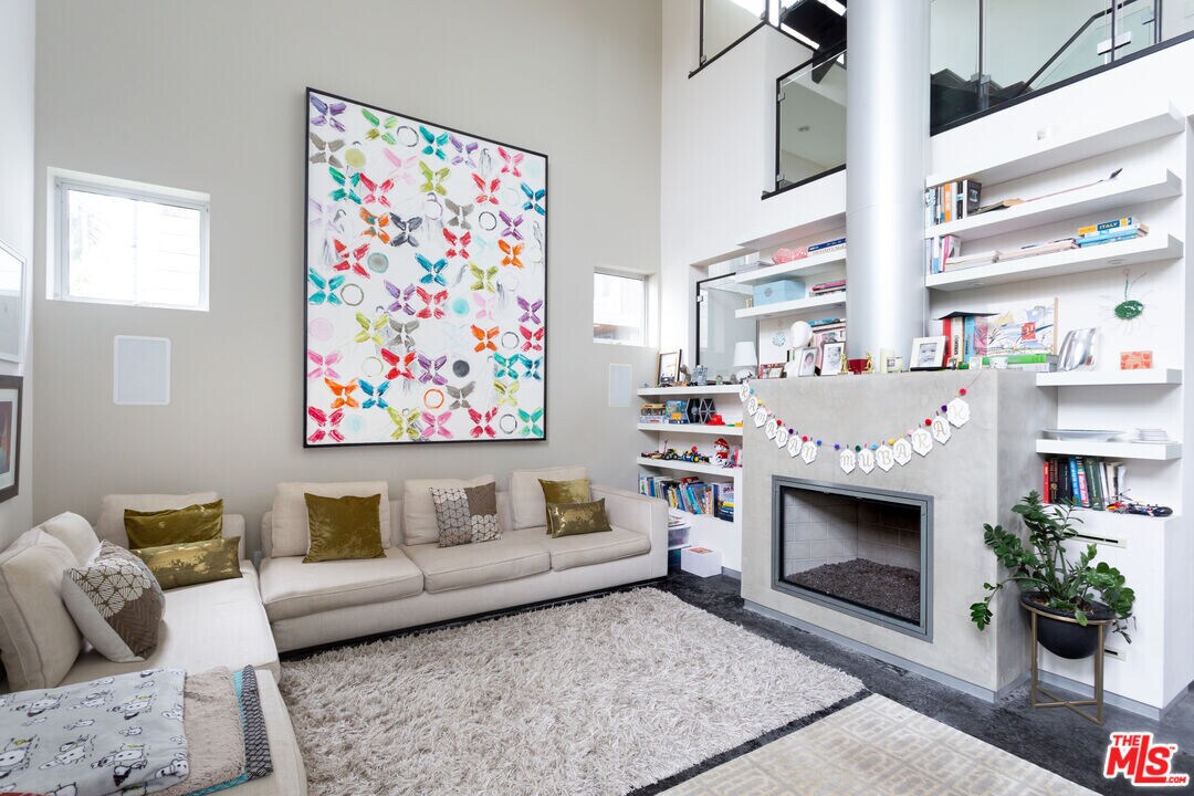 1917 Alberta Ave in Los Angeles, CA - Building Photo