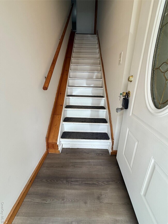 121 Rose Dr-Unit -C in Ronkonkoma, NY - Building Photo - Building Photo