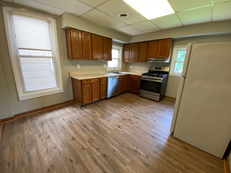 108 Monitor Ave-Unit -Apt 1 in Ben Avon, PA - Building Photo