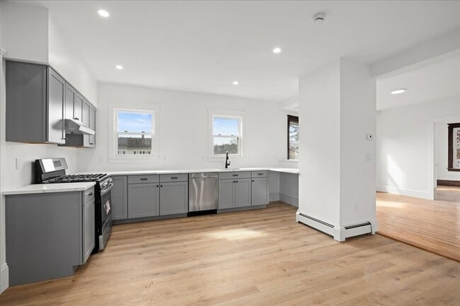 183 Vernon St, Unit 1 in Worcester, MA - Foto de edificio - Building Photo