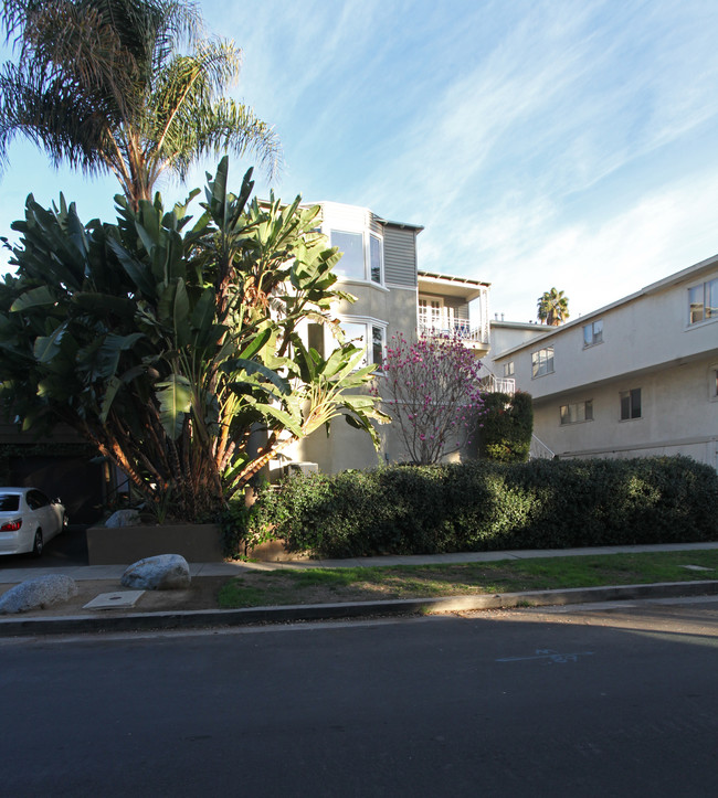 3747 Monon St in Los Angeles, CA - Building Photo - Building Photo