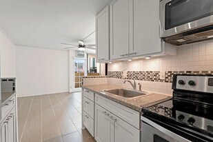 2092 Kuhio Ave. in Honolulu, HI - Building Photo