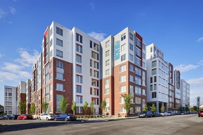Yugo Cincinnati Deacon in Cincinnati, OH - Building Photo - Building Photo