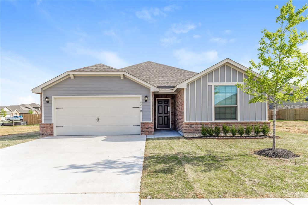 824 NW 6th St in Newcastle, OK - Building Photo