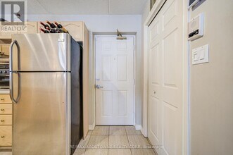 1490 Bishops Gate in Oakville, ON - Building Photo - Building Photo