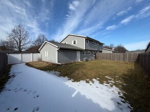 1261 Lacount Rd in Green Bay, WI - Foto de edificio - Building Photo