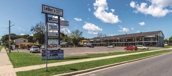 385 Eleventh St in Cornwall, ON - Building Photo