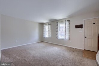 604 Rockwood Dr in Elizabethtown, PA - Building Photo - Building Photo