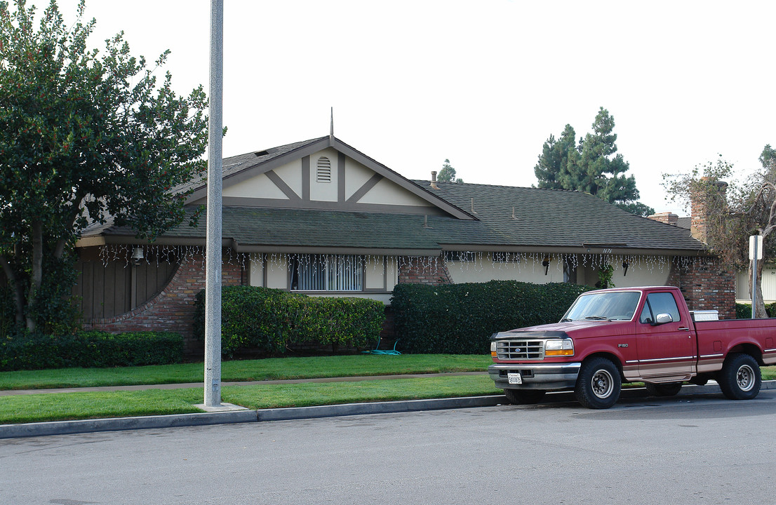 1676 W Cindy Ln in Anaheim, CA - Building Photo