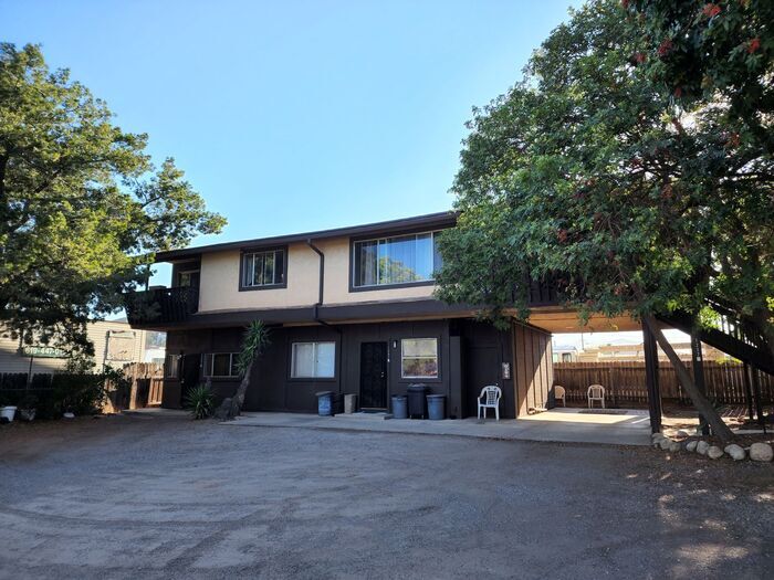 1237 Lyons Ln in El Cajon, CA - Building Photo