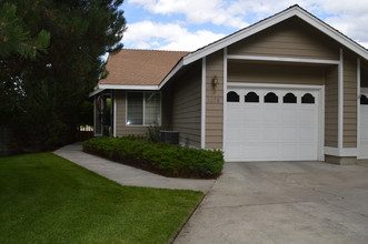 1080 NE Purcell Blvd in Bend, OR - Building Photo - Building Photo