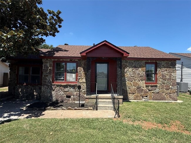 property at 203 W Dale St