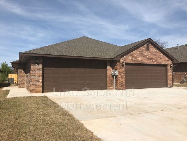 345 Chalk Hill Ct in Edmond, OK - Building Photo - Building Photo
