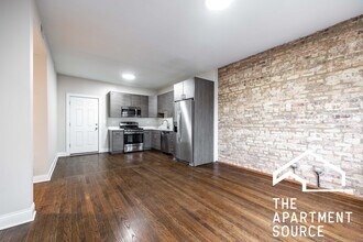 2230 N Sawyer Ave, Unit 3E in Chicago, IL - Foto de edificio - Building Photo