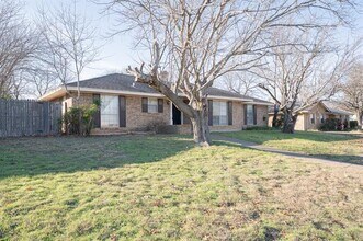 309 Brookview Dr in Desoto, TX - Building Photo - Building Photo