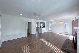 117 Van Nuys Ave in Oxnard, CA - Building Photo - Building Photo