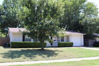 413 Salem Dr in Richardson, TX - Foto de edificio - Building Photo